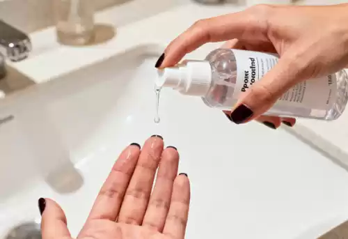 10大去光水推薦排行榜｜真人實測評比+選購全攻略